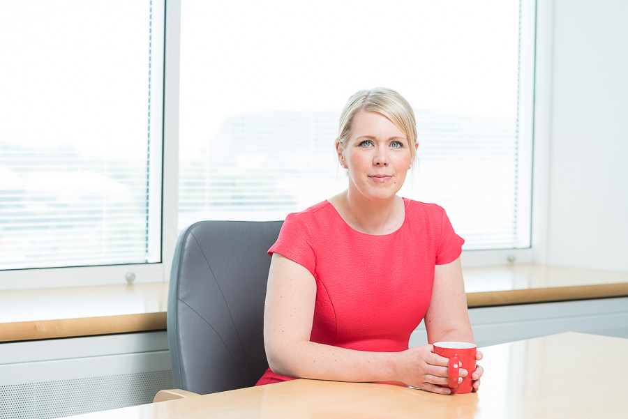 Woman with red mug Atradius